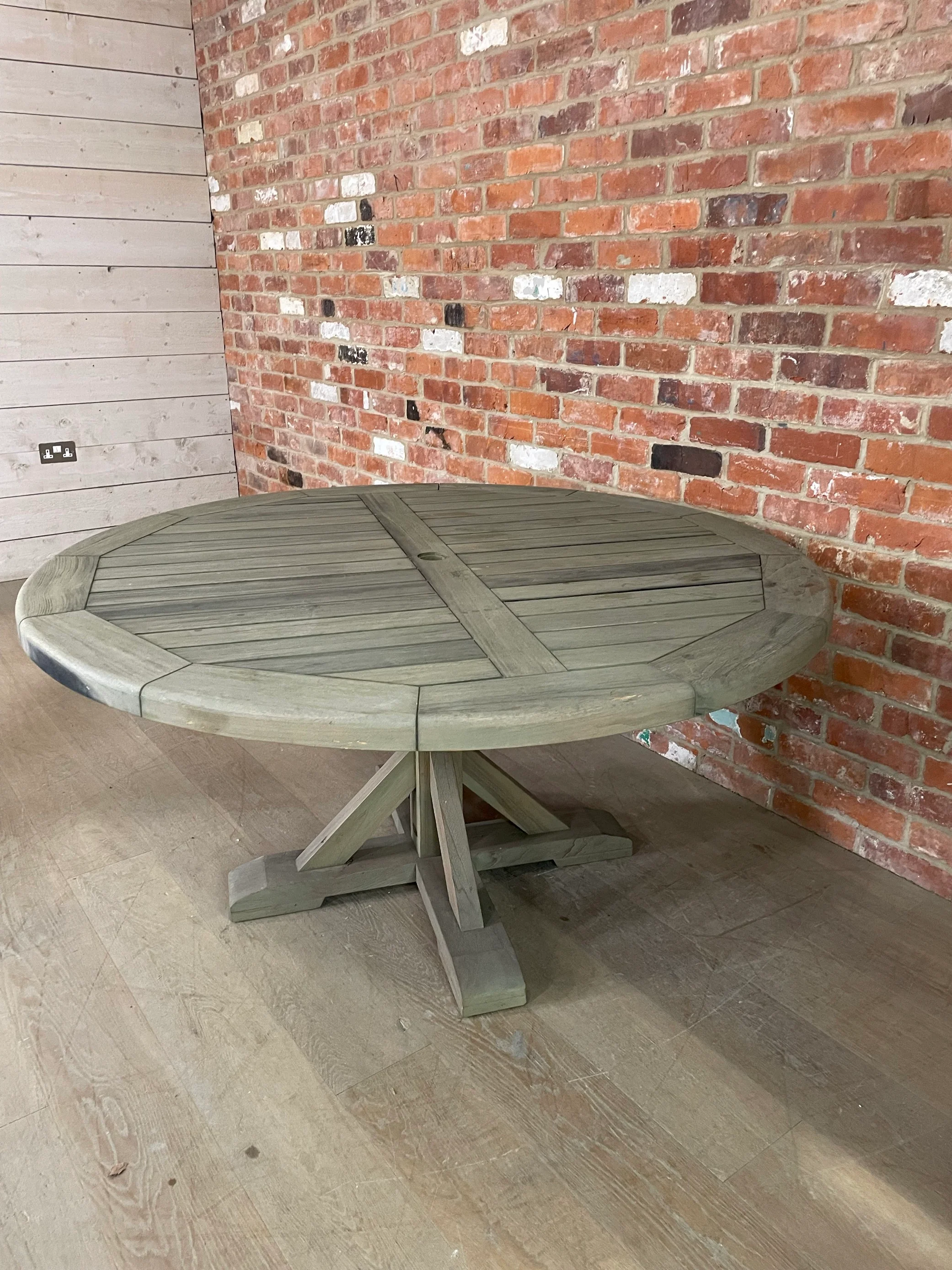 Harmondsworth 6 seater Round Table- Teak - Image 3