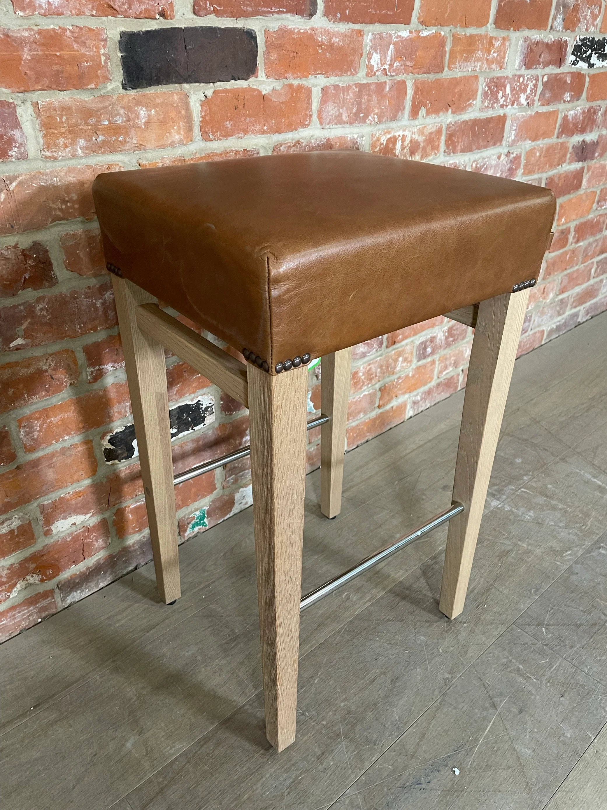 Shoreditch Bar Stool - Tan Leather - Vintage Oak - Image 3