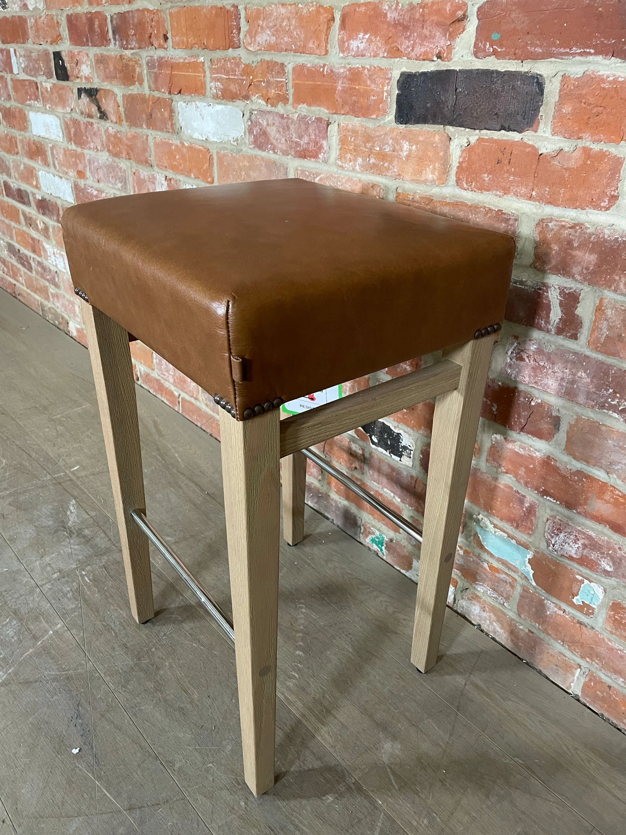 Shoreditch Bar Stool - Tan Leather - Vintage Oak - Image 4