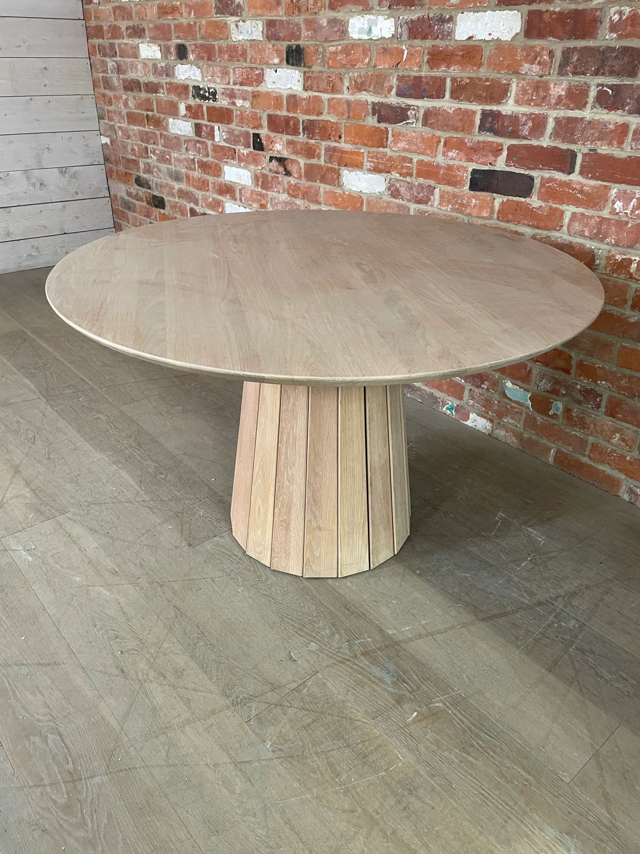 Stratford 4 Seater Dining Round Table, Natural Oak - Image 3