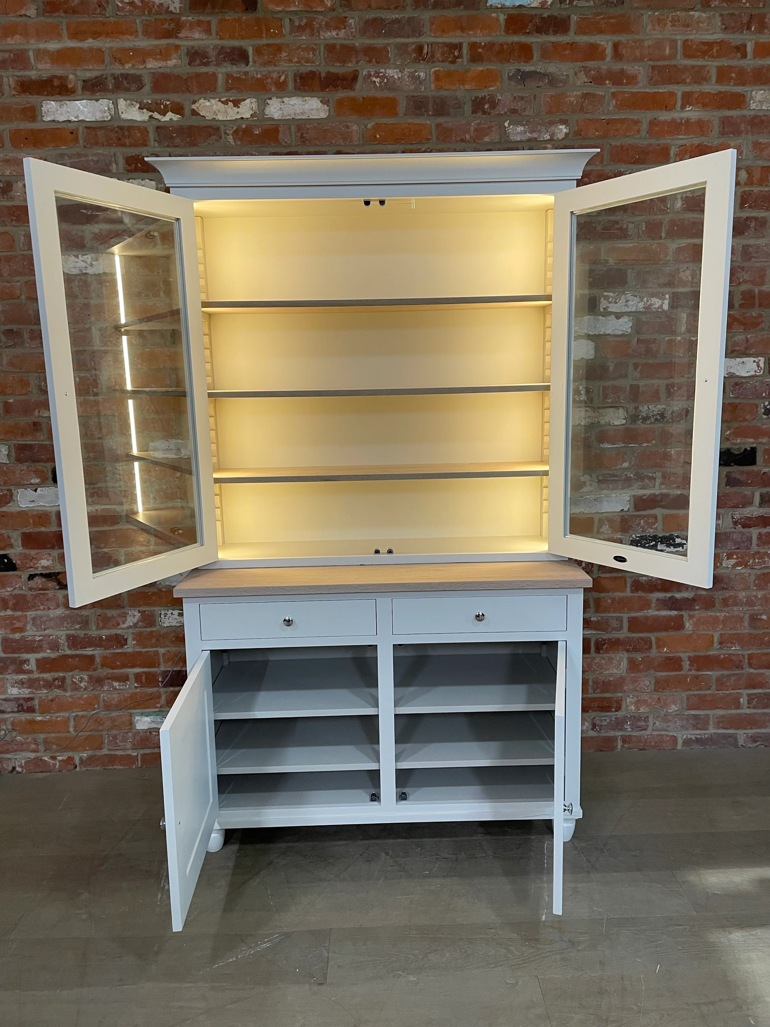 Suffolk 4ft Contemporary Glazed Dresser - Silver Birch - Image 3